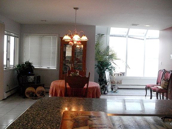5th image of 1B Cove Ln N #1B