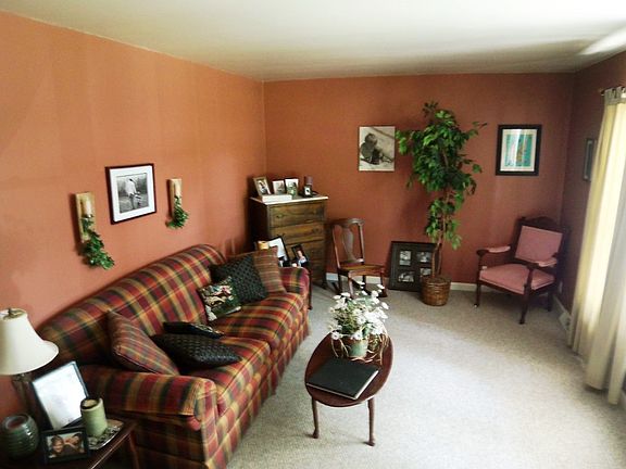 3rd image of 200 W Meadowlark Dr