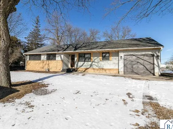 1458 Lookout Dr, North Mankato, MN 56003