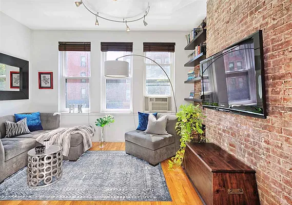 Sold by Keller Williams City Life Realty | media 2