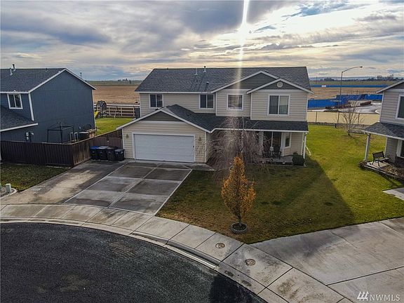 3rd image of 2112 Dilley Ct