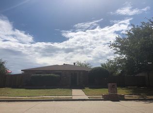 1921 Palmer Trl, Grand Prairie, TX 75052