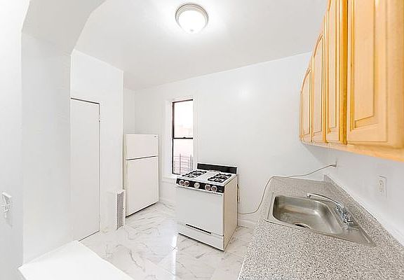 3rd image of 2522 Newkirk Ave APT 9