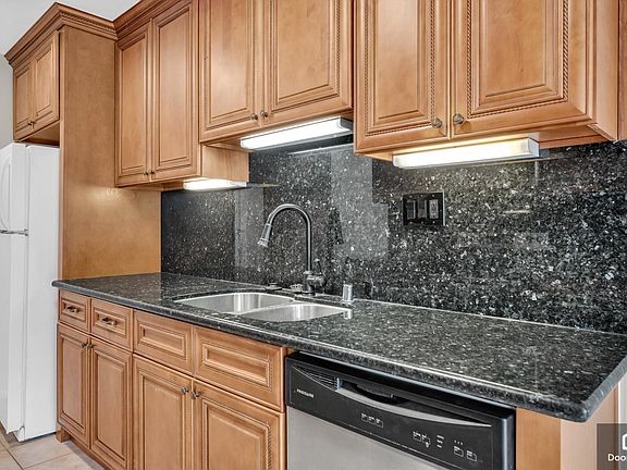 3rd image of 5900 Canterbury Dr Unit 106