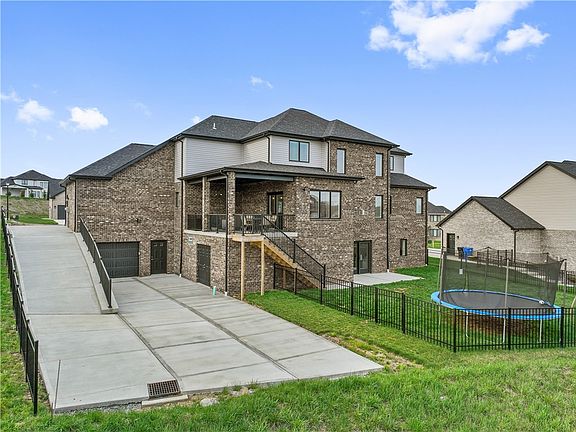 3rd image of 7481 Alvina Ct