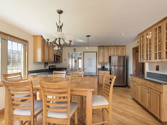 5th image of 9409 Saratoga Ct