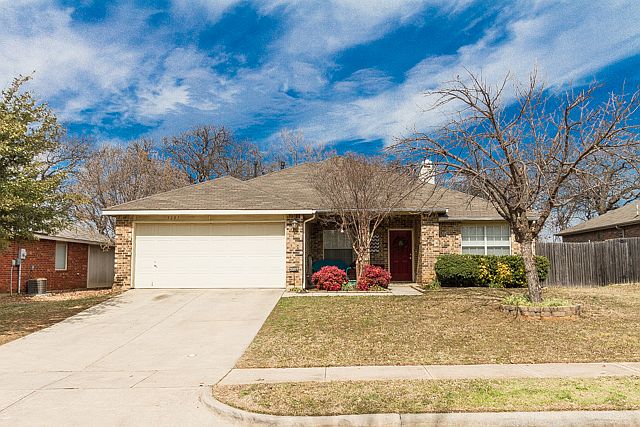 1st image of 3207 Cliff Oaks Dr