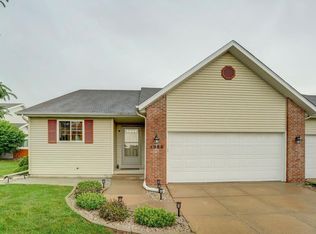 1086 School St, Sun Prairie, WI 53590