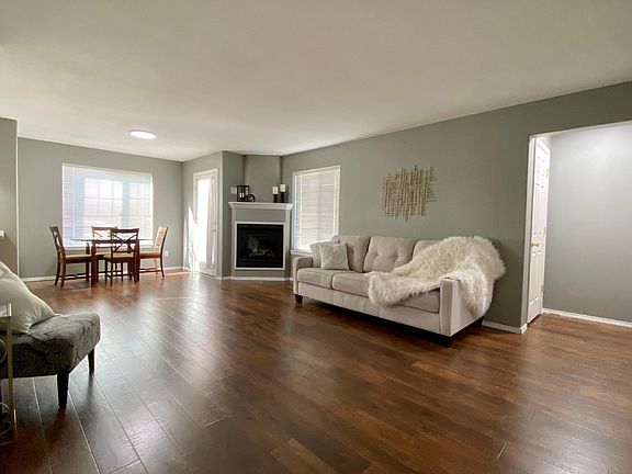 4th image of 893 Forestglen Dr #1C