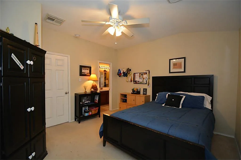 5 bed, 2965 sqft, $2,790 — Photo 4