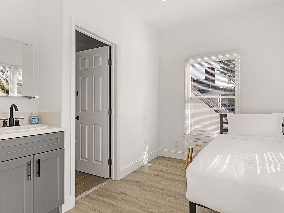 1st image of 1740 Kelton Ave #7D356430B