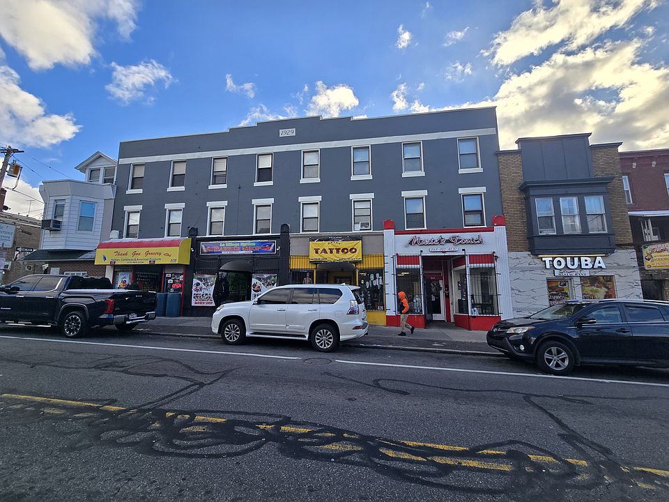 1st image of 426 W Olney Ave Floor 2