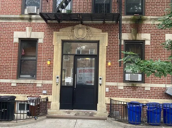 72-21 67th St, Ridgewood, NY 11385