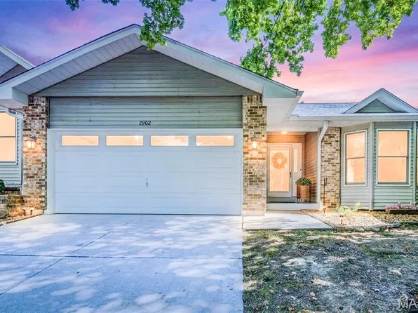 2902 Oakmont Dr #18B, Saint Charles, MO 63301