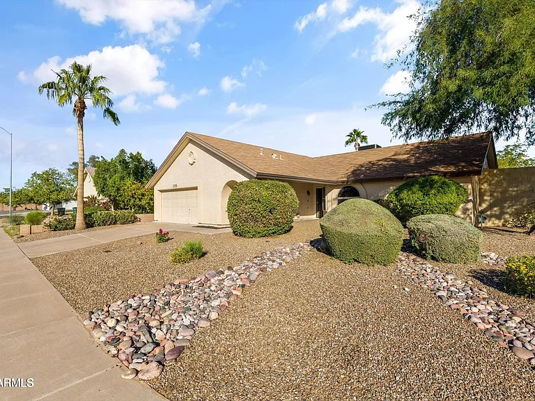 2735 N Diego Cir — Photo 4