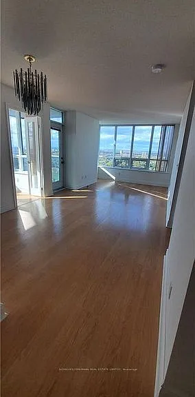 15 Greenview Ave #2012 — Photo 2