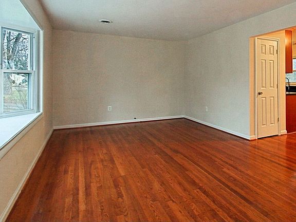4th image of 1813 Warren Dr