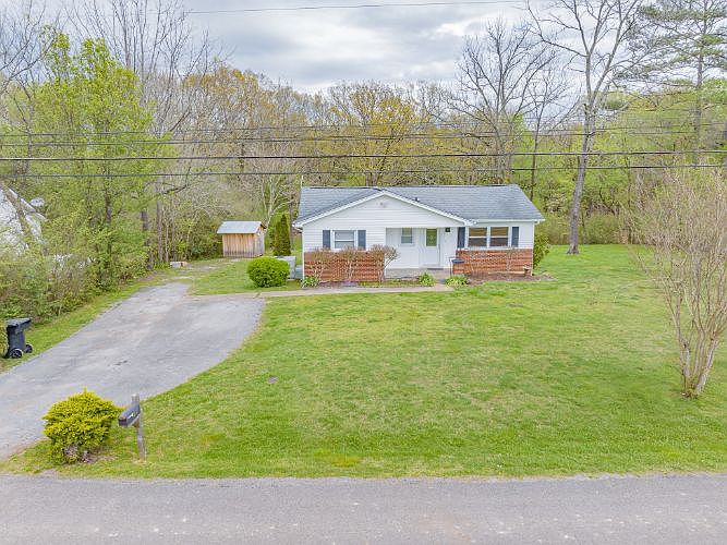 1st image of 301 Crest Dr