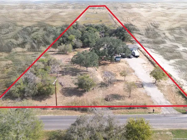 1169 Old Adams LN, Pleasanton, TX 78064