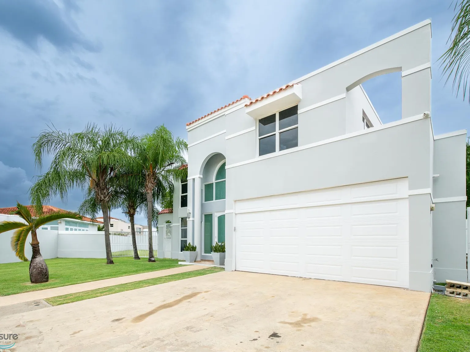 4 bed, 2.5 bath, 2200 sqft, $3,000 — Photo 2