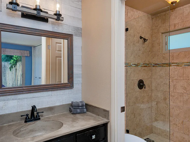 1527 Calavo Dr — Photo 25