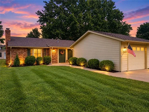 1404 W Stone Blvd, Lees Summit, MO 64083