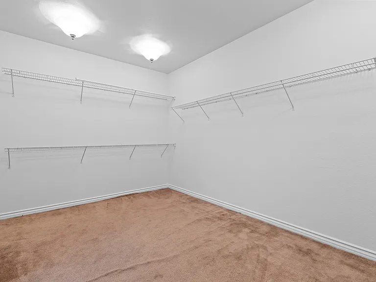 2733 Kildrummie St — Photo 22