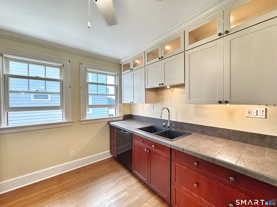 14 Woodbury Ave #1