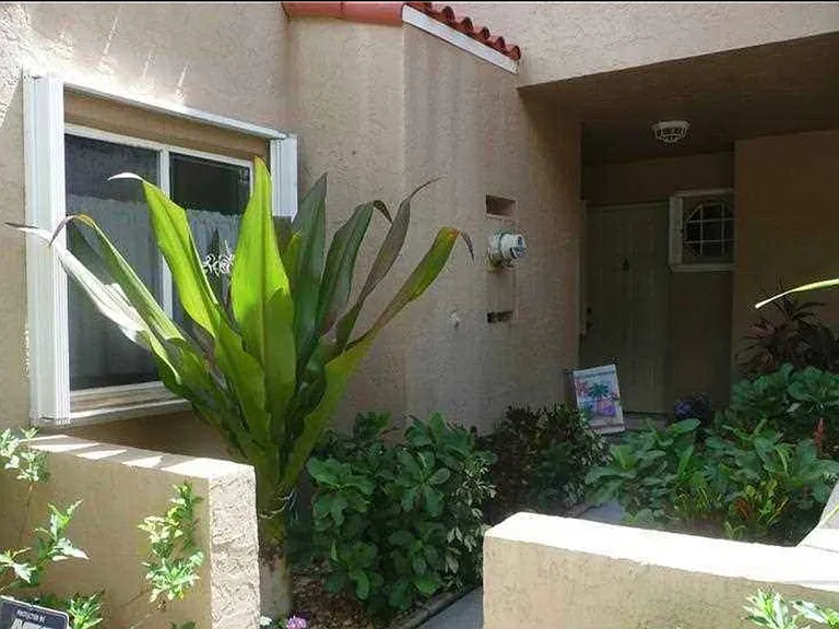 612 N University Dr — Photo 8