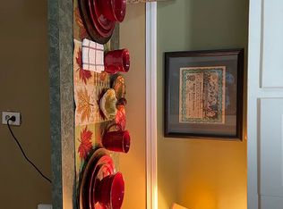 303 6th St, Carmi, IL 62821