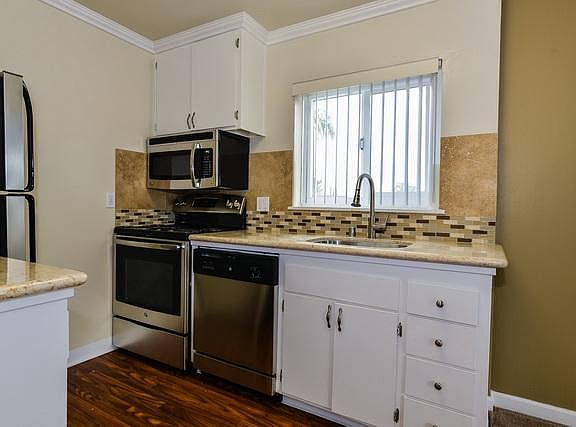 3rd image of 3270 Cabrillo Ave