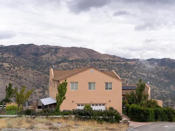 19701 Dovetail Ct, Tehachapi, CA 93561