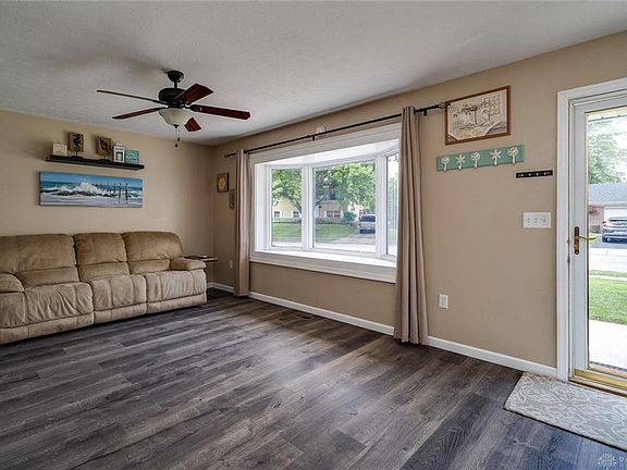 4th image of 895 Hamlet Dr