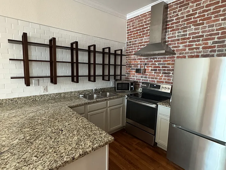 304 N Front St #P — Photo 1