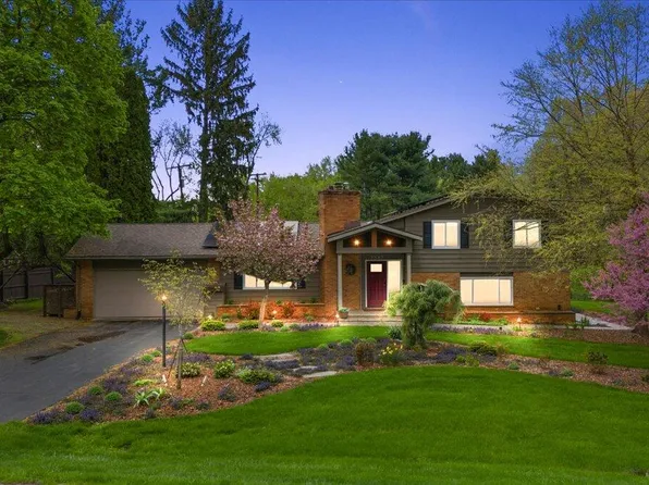 2342 Blueberry Ln, Ann Arbor, MI 48103