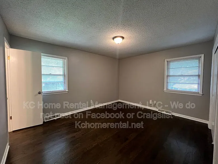 6708 W 71st Ter — Photo 34