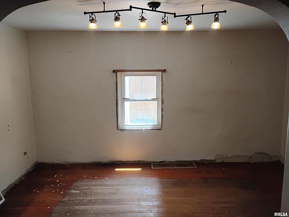 2nd image of 709 E Tripp Ave
