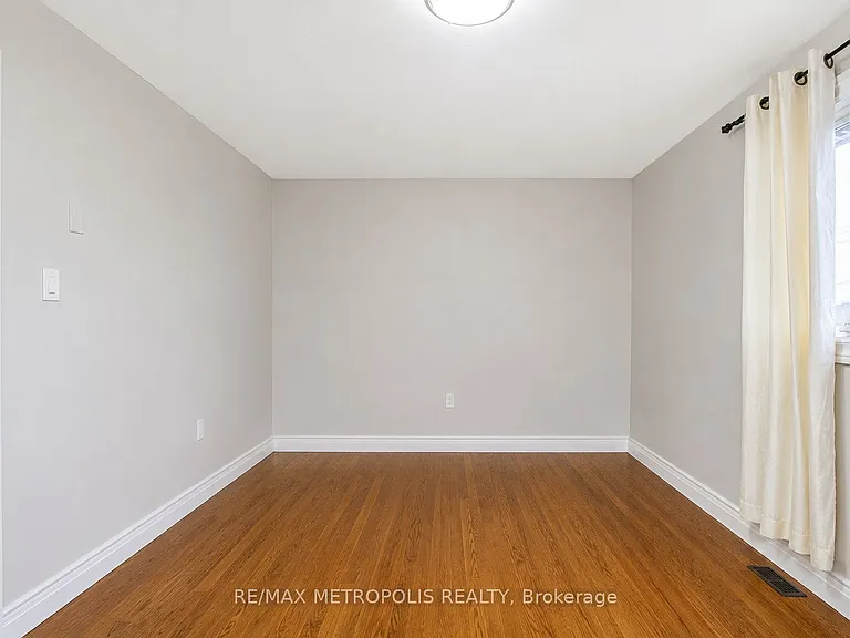 1098 Cedar St — Photo 16