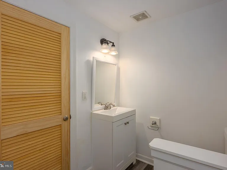 4616 Curtis Ave #B — Photo 6