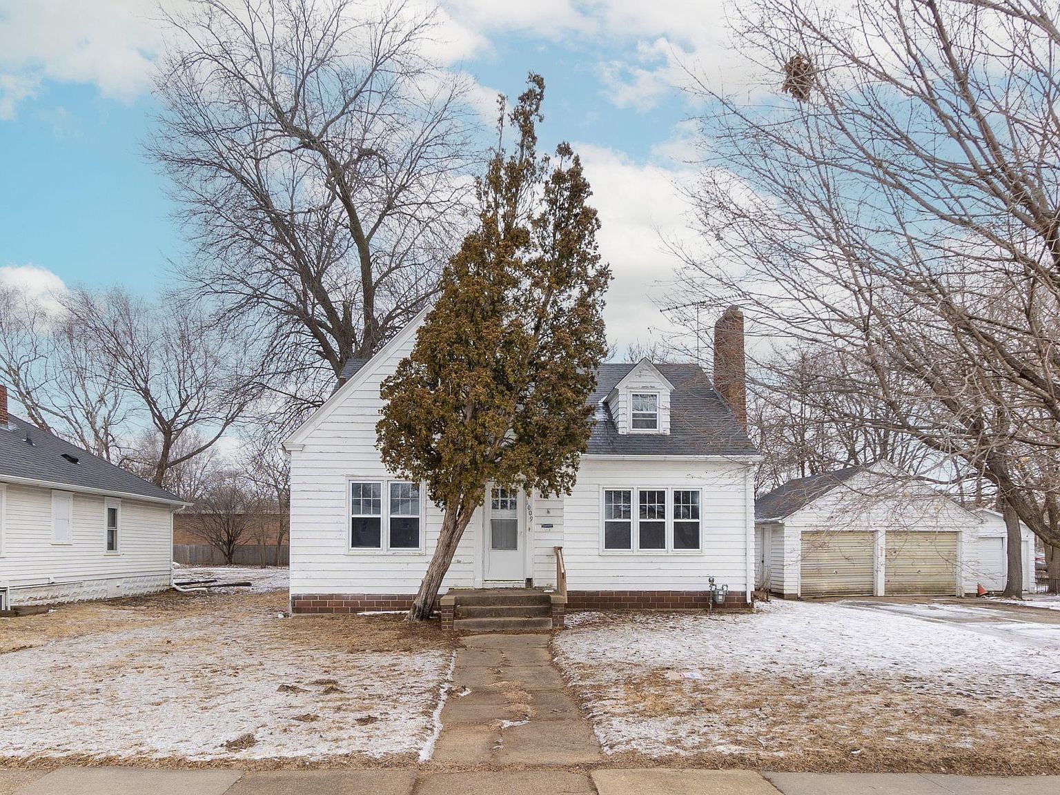 1009 W 20th St, Cedar Falls, IA 50613 Zillow