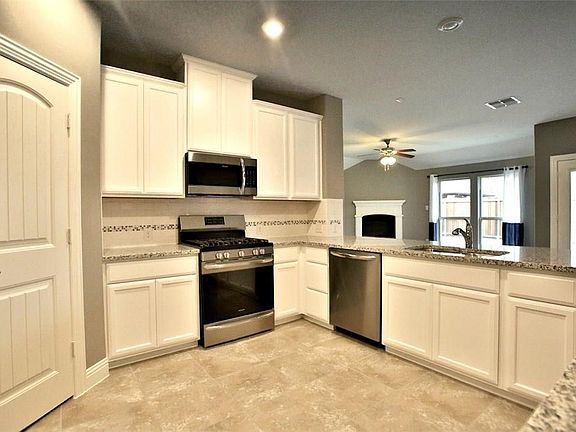 5th image of 15812 Weymouth Dr