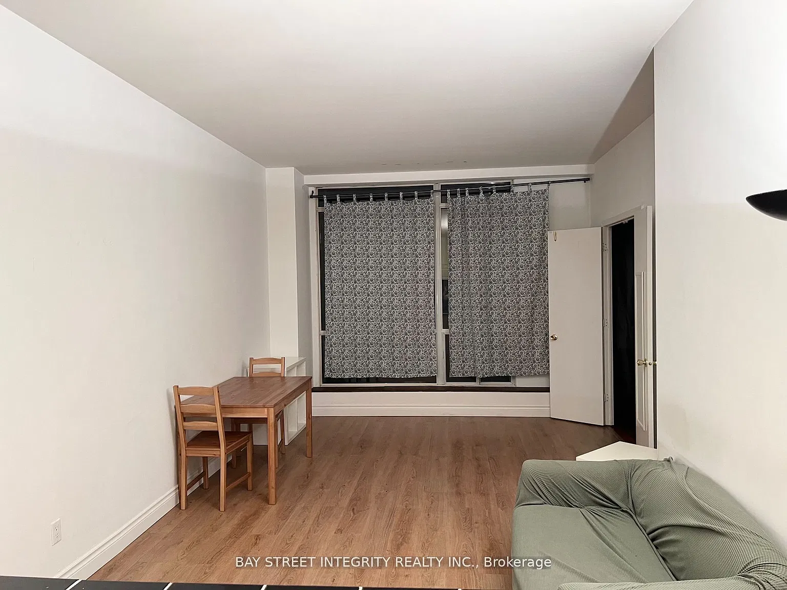 3 bed, $3,590 — Photo 4