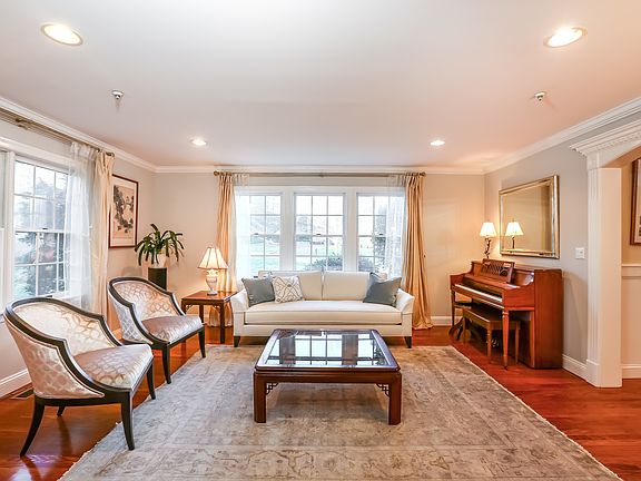 3rd image of 84 Stonewall Cir