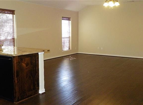 4th image of 1078 Roundrock Dr