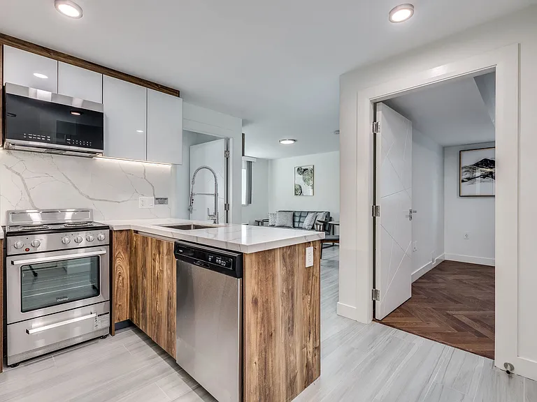 1168 Pendrell St #101 — Photo 1