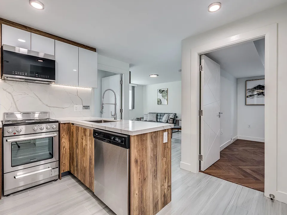 1168 Pendrell St #101