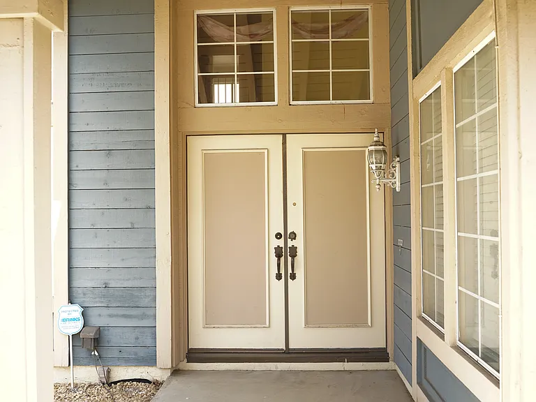 10305 Parkdale Ave — Photo 2