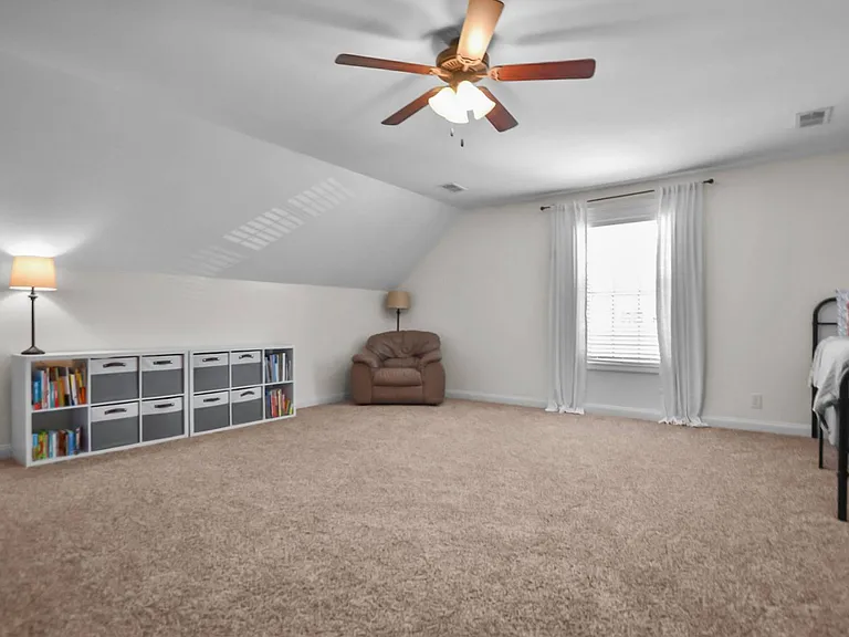 750 Cavalier Dr — Photo 17
