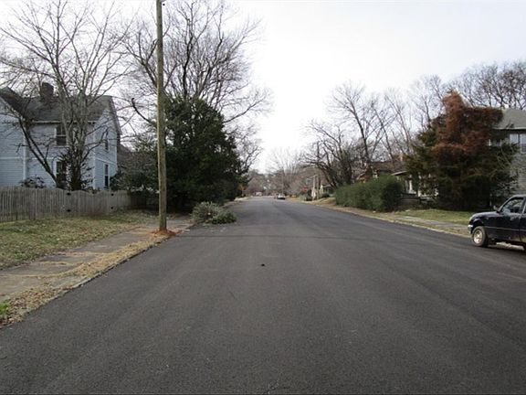 4th image of 222 Leonard Pl