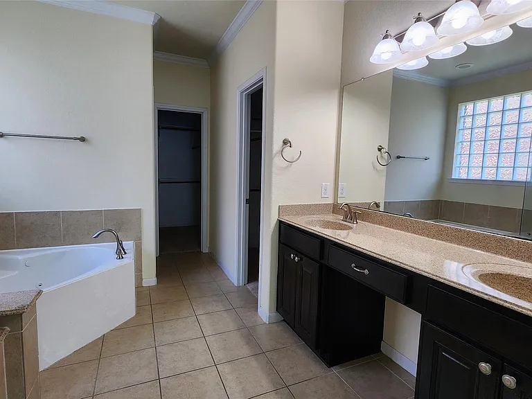 2318 Nashmor Dr — Photo 20